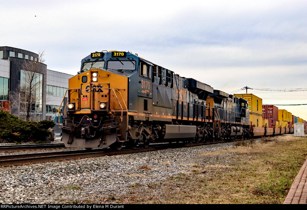 CSX 3170 on I-158